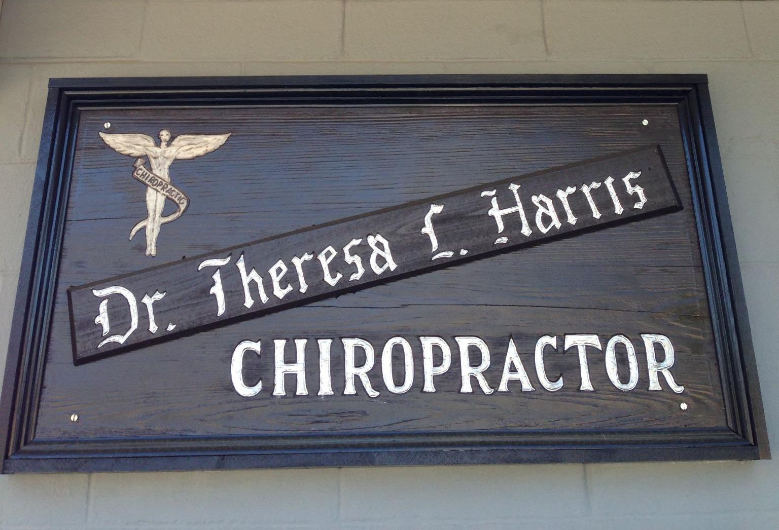 Harris Sports & Family Chiropractic clinic sign